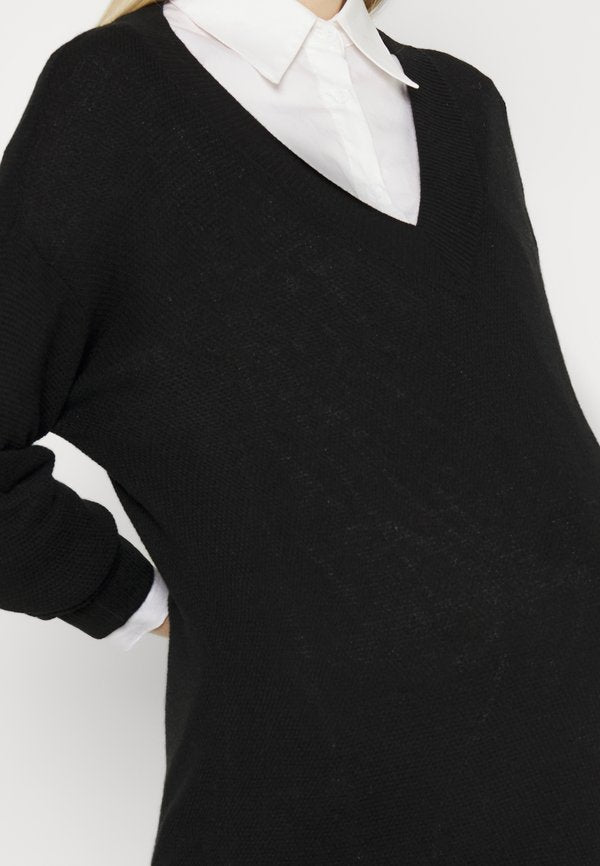 GAP Maternity V NECK