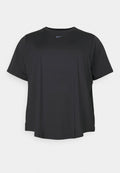 Schwarzes kurzärmliges Sportshirt mit Rundhalsausschnitt, auf der Brust befindet sich ein blaues Nike-Logo. Hergestellt aus einem glatten, leichten Material.