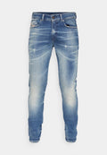 Blaue Denim-Jeans im Slim-Fit-Design mit einem ausgewaschenen Finish, leichter Waschung und klassischem Fünf-Taschen-Stil.