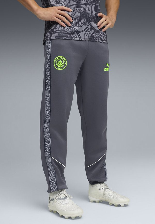 Puma MANCHESTER CITY FC KING ANTHEM PANT - Club wear - galactic gray/pro green