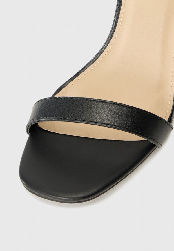 Koi Footwear