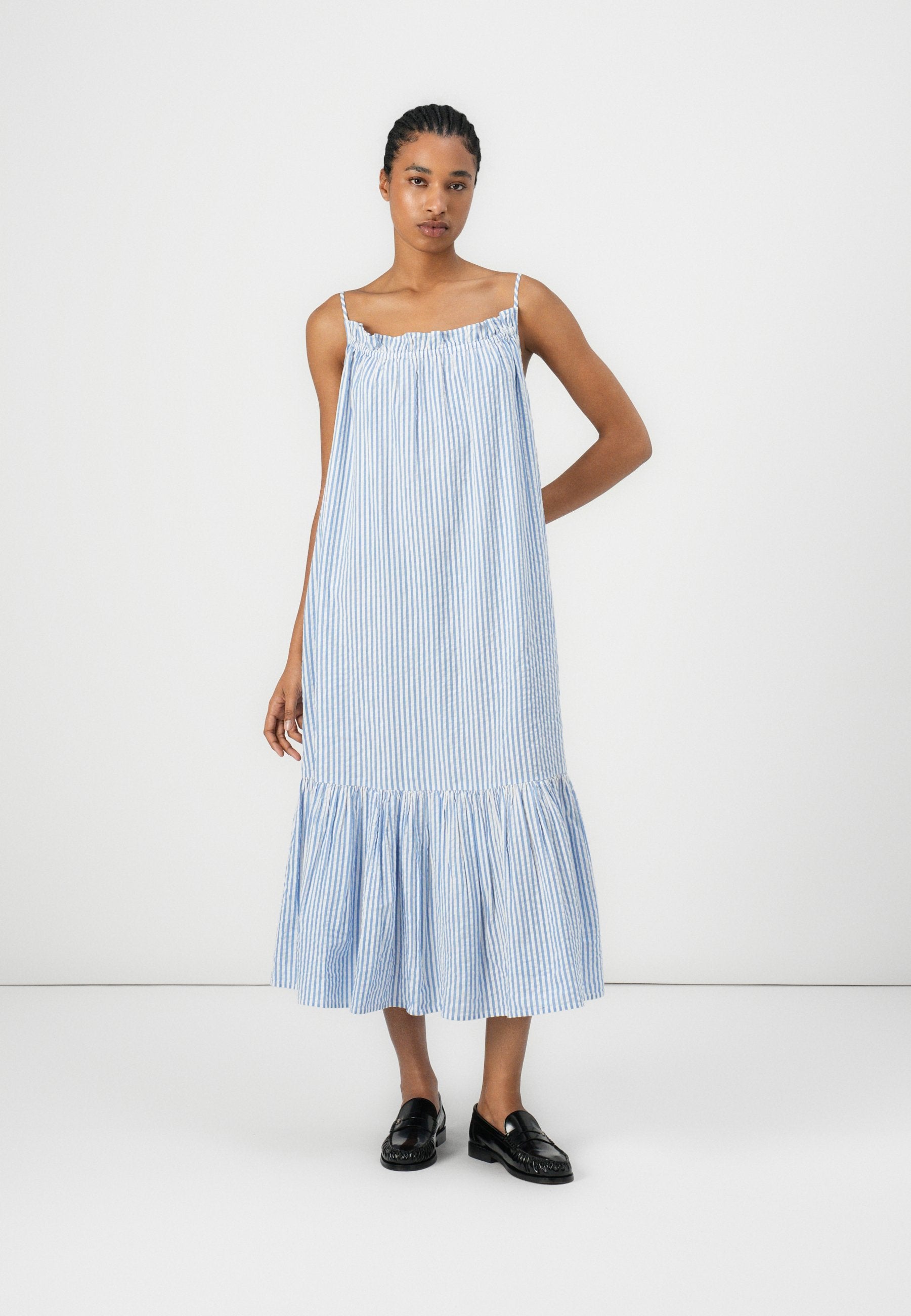 SEERSUCKER LONG STRAPPY DRESS Media 2