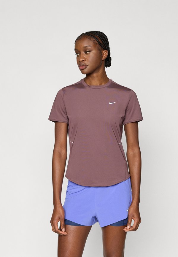 Nike Performance SWIFT - Sports T-shirt - tattoo/reflective silver-coloured