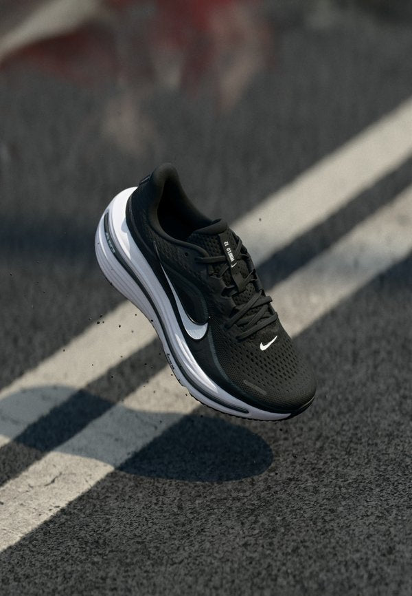 Nike Performance AIR WINFLO 12 - Road running shoes - black/white/dark smoke grey