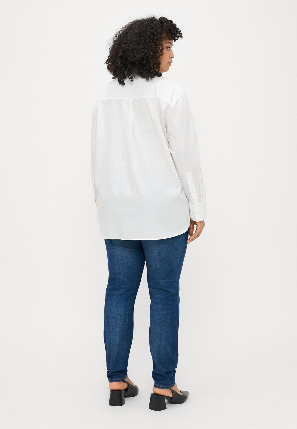 CURVE OVERSIZED FIT LOGO EMBROIDERY SHIRT Media 4