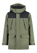 Grüne Parkajacke mit Kapuze, ausgestattet mit schwarzen Schulterakzenten, zwei Fronttaschen mit Klappen und reflektierenden Details an den Ärmeln. Strukturstoff.