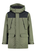 Grüne Parkajacke mit Kapuze, ausgestattet mit schwarzen Schulterakzenten, zwei Fronttaschen mit Klappen und reflektierenden Details an den Ärmeln. Strukturstoff.