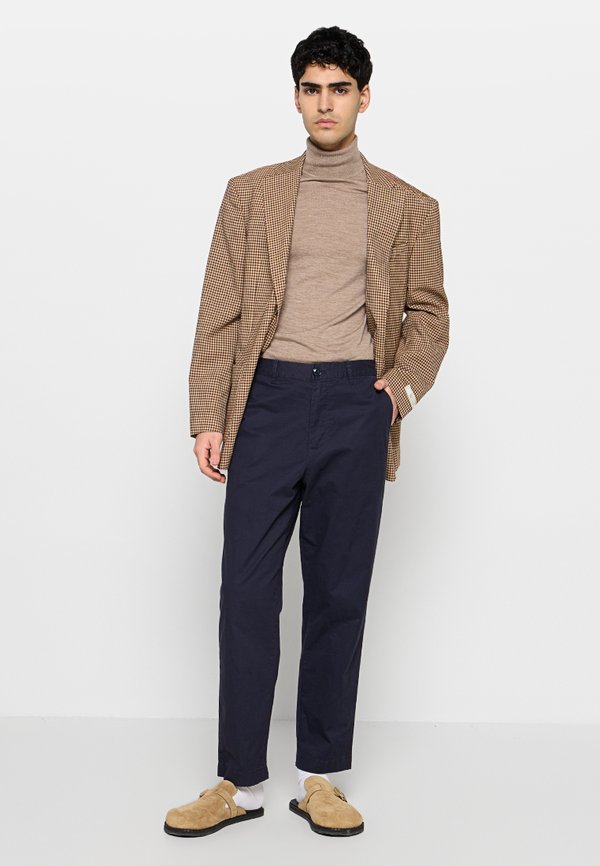 Armani Exchange REGULAR FIT