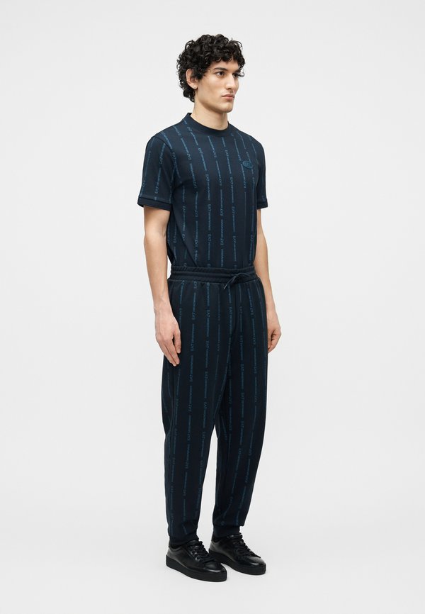EA7 Emporio Armani TRAIN GRAPHIC SERIES MONOGRAM