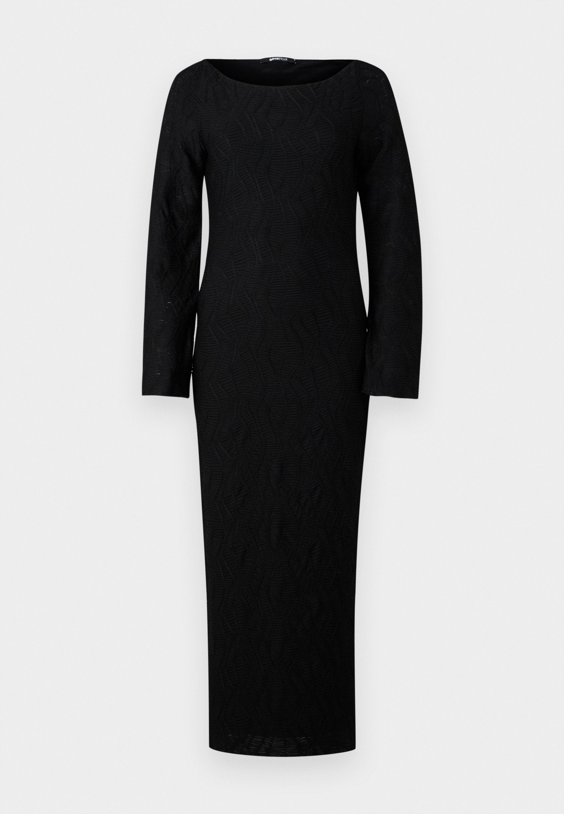 Schwarzes langärmeliges Kleid mit einer figurschmeichelnden Silhouette, das ein strukturiertes, welliges Muster und einen weiten Rundhalsausschnitt aufweist. Bodenkontaktlänge.