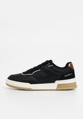 Schwarze sportliche Sneaker mit strukturiertem Obermaterial, weißer Zwischensohle und goldenen Akzenten; beinhaltet eine Schnürung und einen verstärkten Absatz.