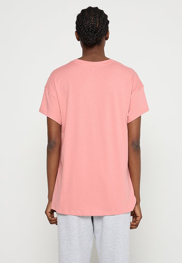 DKNY Sport