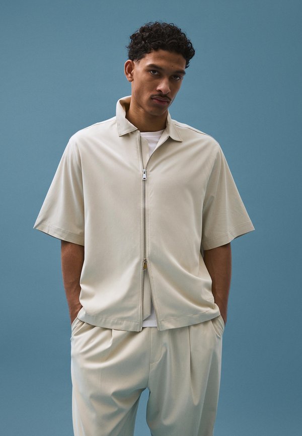 Bershka FLOWING SHORT SLEEVE BOXY  - Shirt - stone