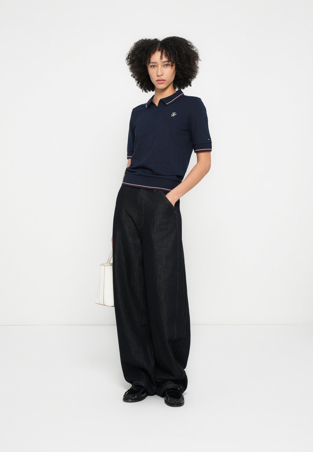 HIGH RISE LOOSE BALLOON LEG JEANS Media 2