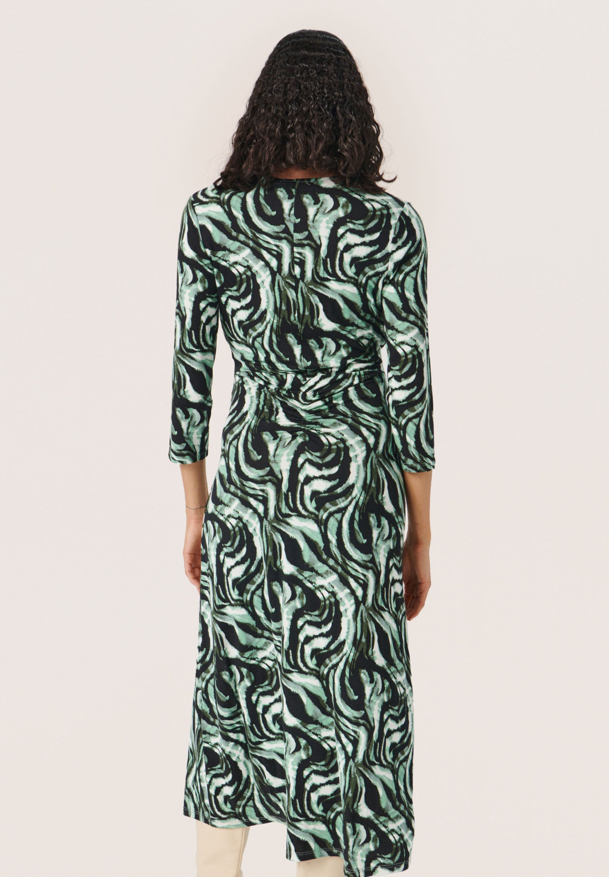 Soaked in Luxury HANADI PRINTED V-NECK