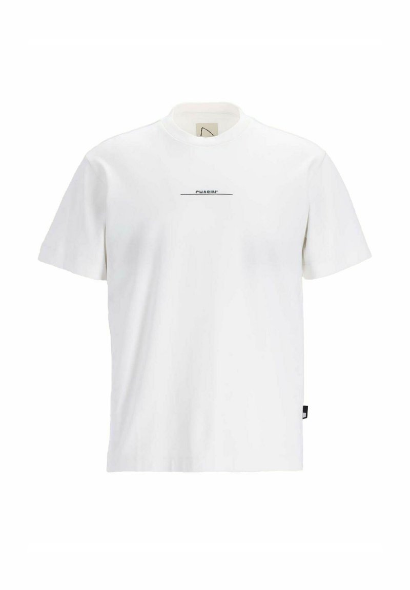Weißes Baumwoll-T-Shirt mit Rundhalsausschnitt, kurzen Ärmeln und einem schwarzen horizontalen grafischen Text "CHASIN'" auf der Vorderseite. Einfaches Design, keine Muster.