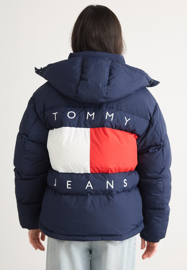 Tommy Jeans HOODED FLAG PUFFER