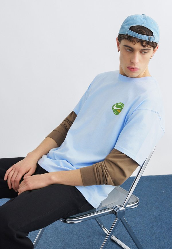 Nike Sportswear TEE - Print T-shirt - hydrogen blue