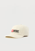 Beige Baseballcap mit gesticktem schwarzem "DIESEL"-Logo und rotem Akzent. Verfügt über ein strukturiertes Design und eine gebogene Krempe. Aus Baumwollmaterial gefertigt.
