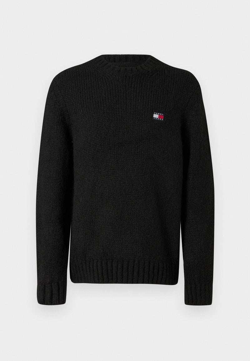 Schwarzer Strickpullover mit Rundhalsausschnitt, gerippten Bündchen und Saum, mit einem kleinen mehrfarbigen Logo auf der Brust. Hergestellt aus strukturiertem Stoff.