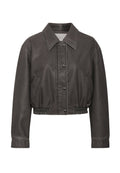 Schwarze, taillierte Lederjacke mit klassischem Kragen, vorderen Druckknöpfen, seitlichen Taschen und elastischem Bund für eine figurbetonte Passform.