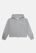 Grauer Nike Zip-Hoodie mit Kapuze, weißem Nike Swoosh-Logo auf der Brust und mehreren kleineren Swoosh-Logos entlang beider Ärmel.