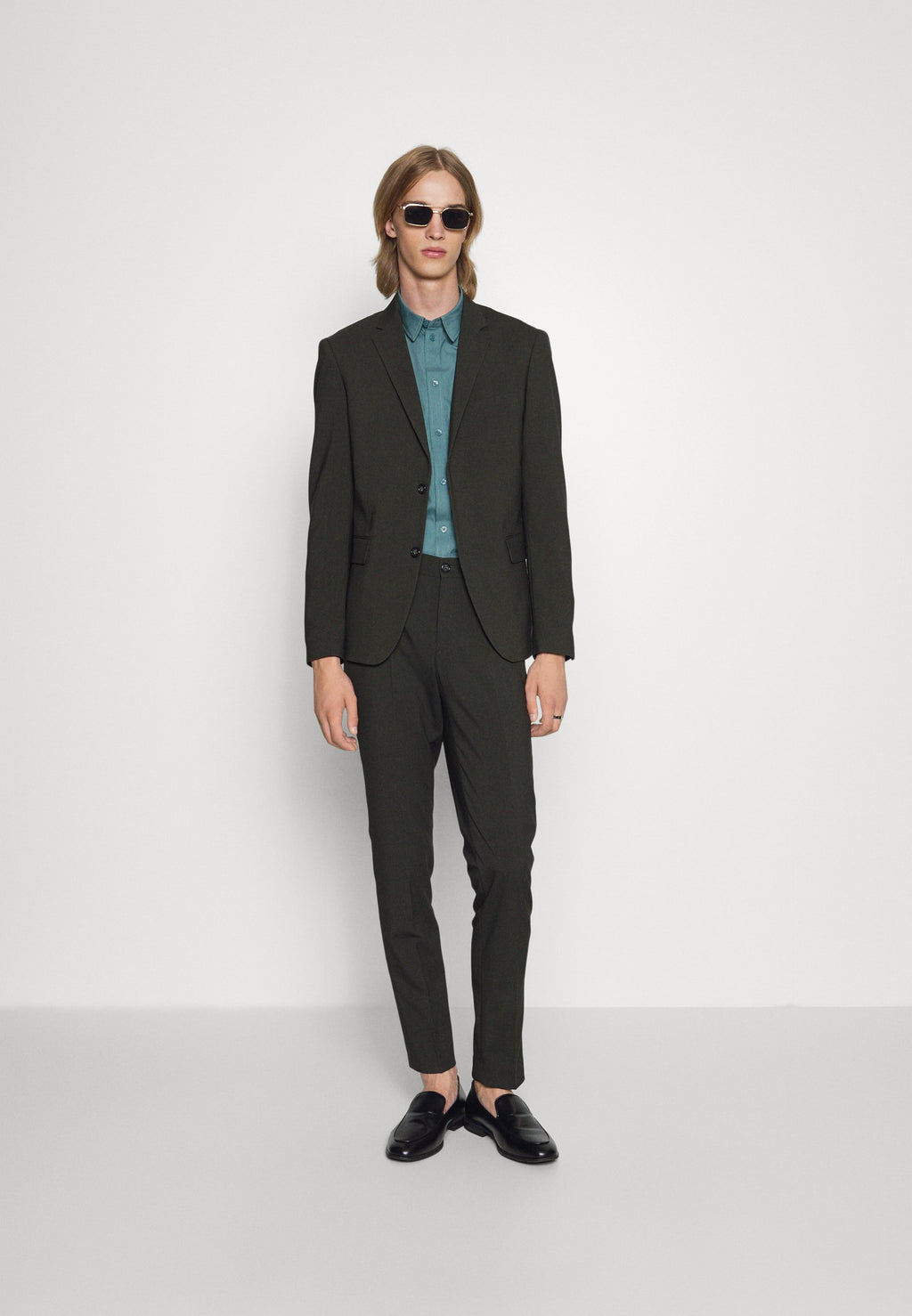 SLIM FIT PLAIN MENS SUIT Media 3