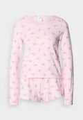 Rosa Pyjama-Set mit langen Ärmeln und Schleifenmustern. Weicher Stoff, Rundhalsausschnitt und passende Shorts mit elastischem Bund.