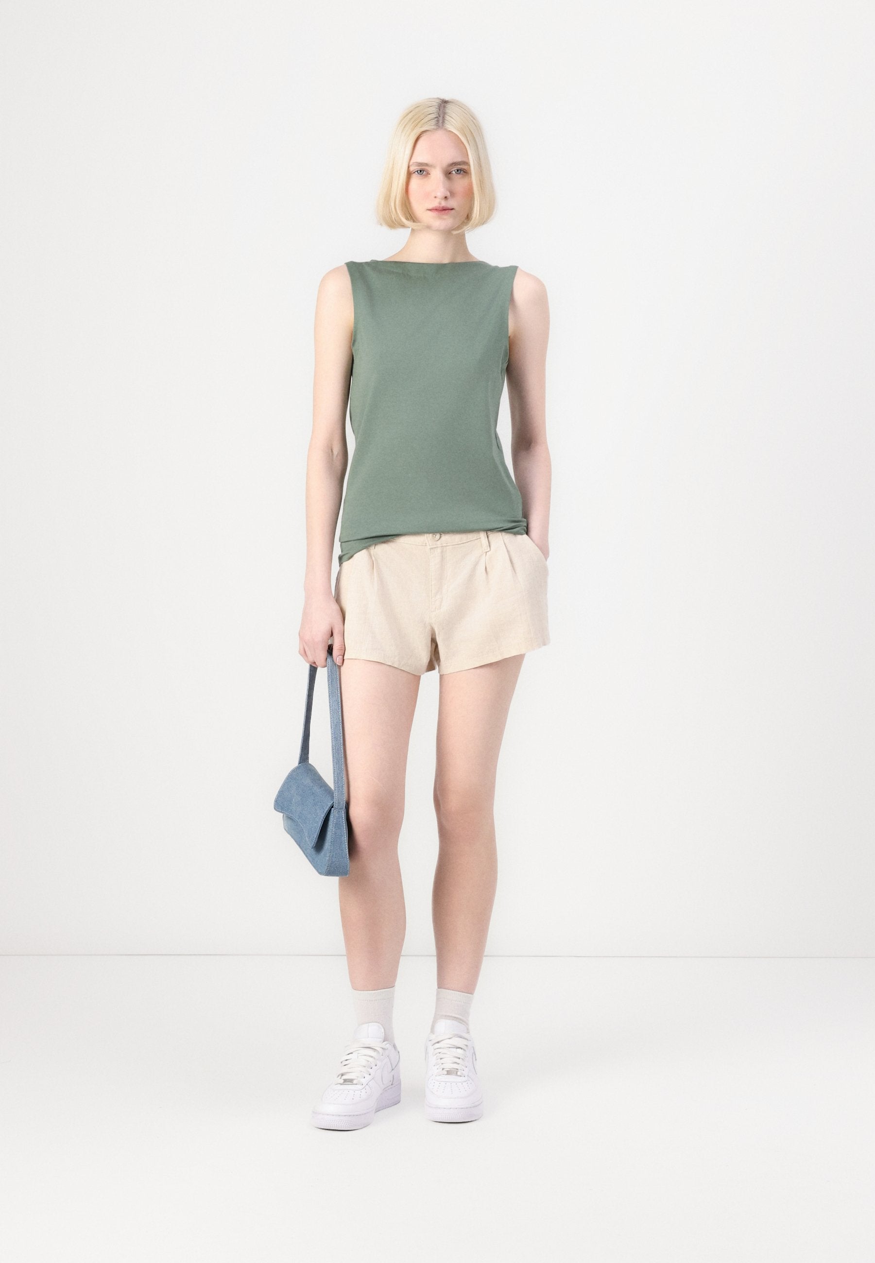 Hollister Co.  LIVVY