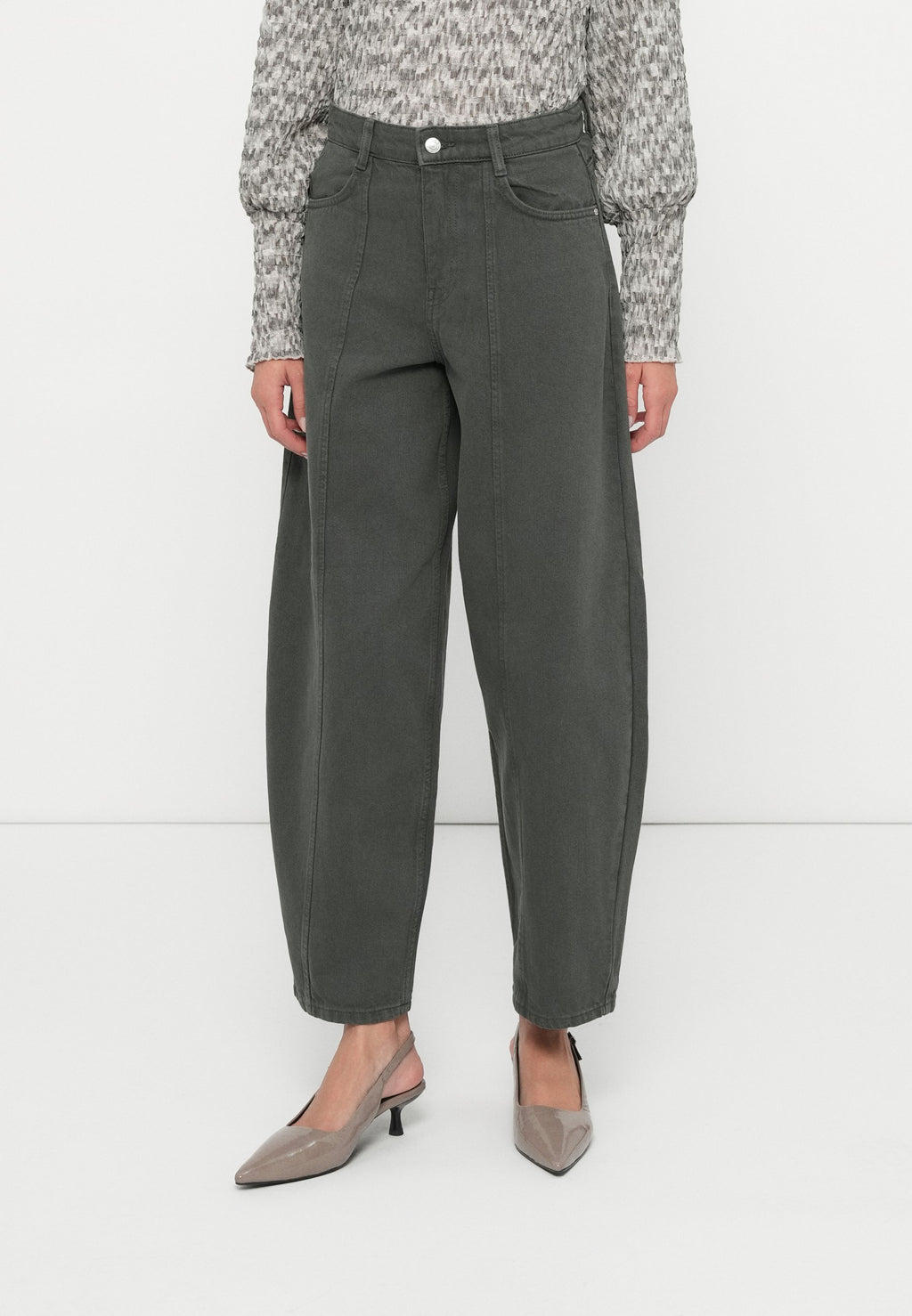 ONLPAYA CUT BARREL PANT Media 3