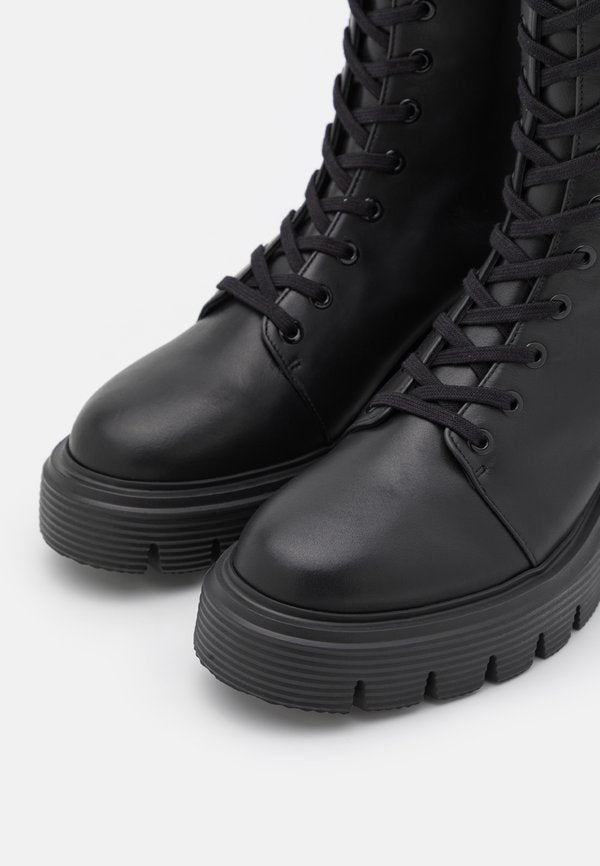 Stuart Weitzman SOHO BOOT