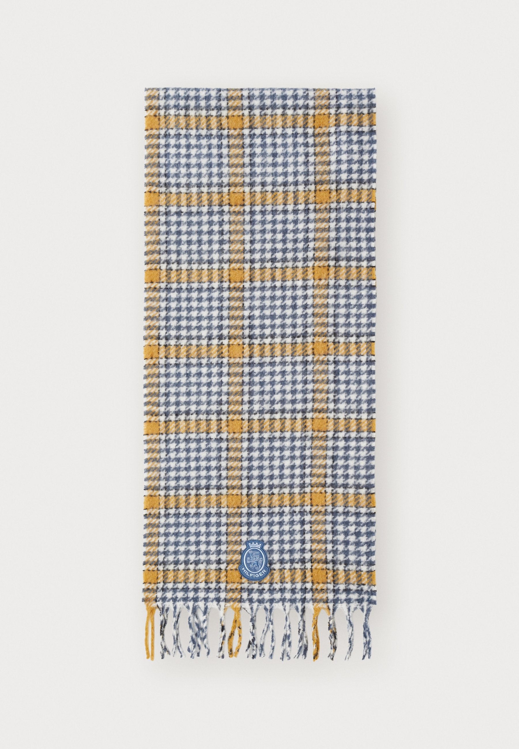 CREST FLUFFY SCARF Media 1