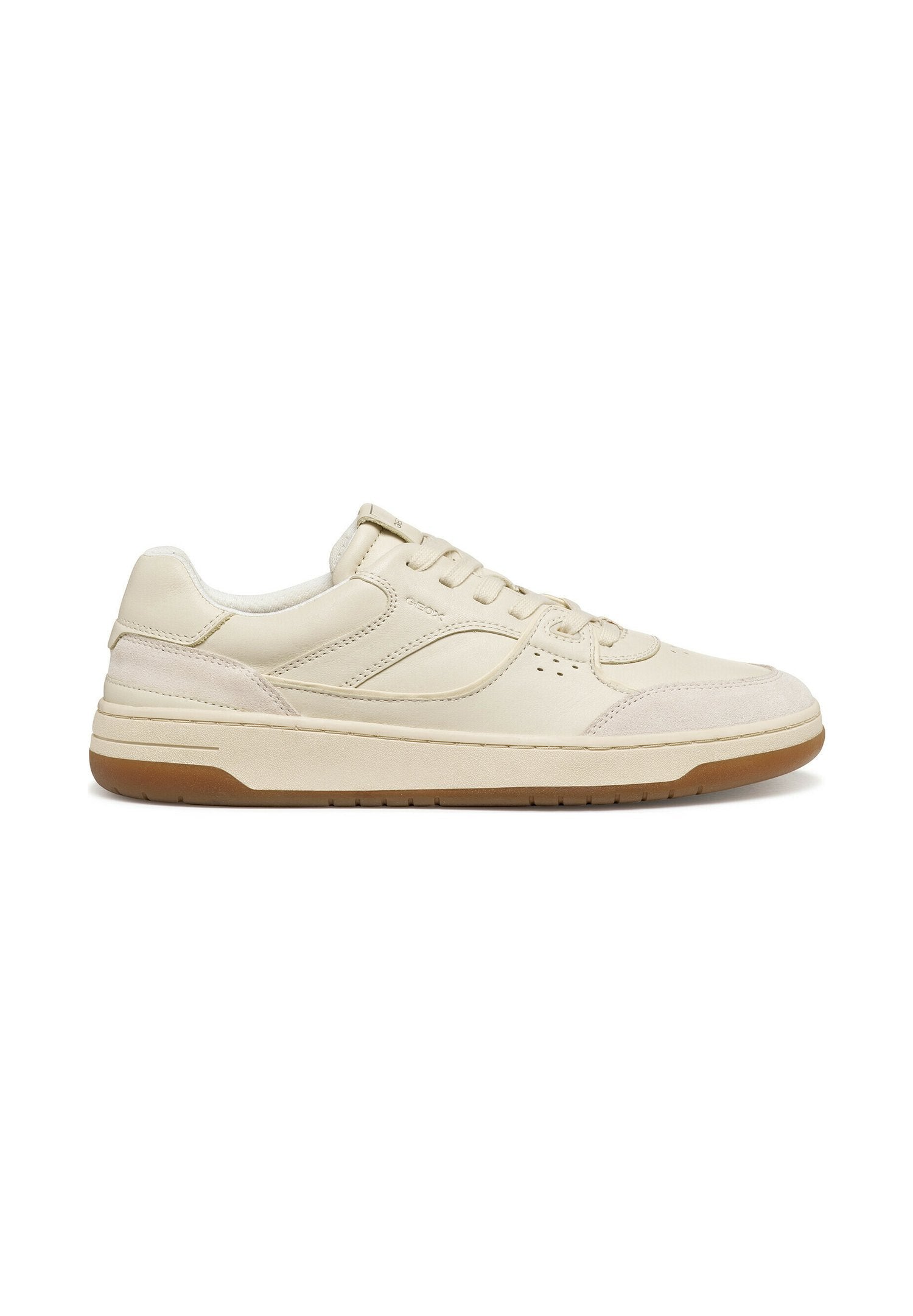 Beige Ledersneaker mit glatter Oberfläche, ausgestattet mit einer Sohle aus Kautschuk, Schnürverschluss und dezenten Nahtdetails.