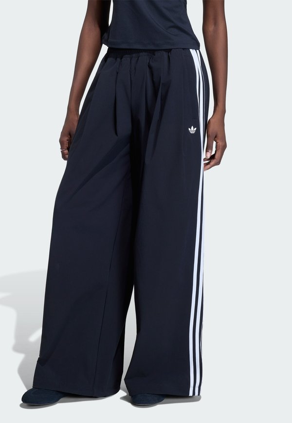 adidas Originals PLEATED - Tracksuit bottoms - black