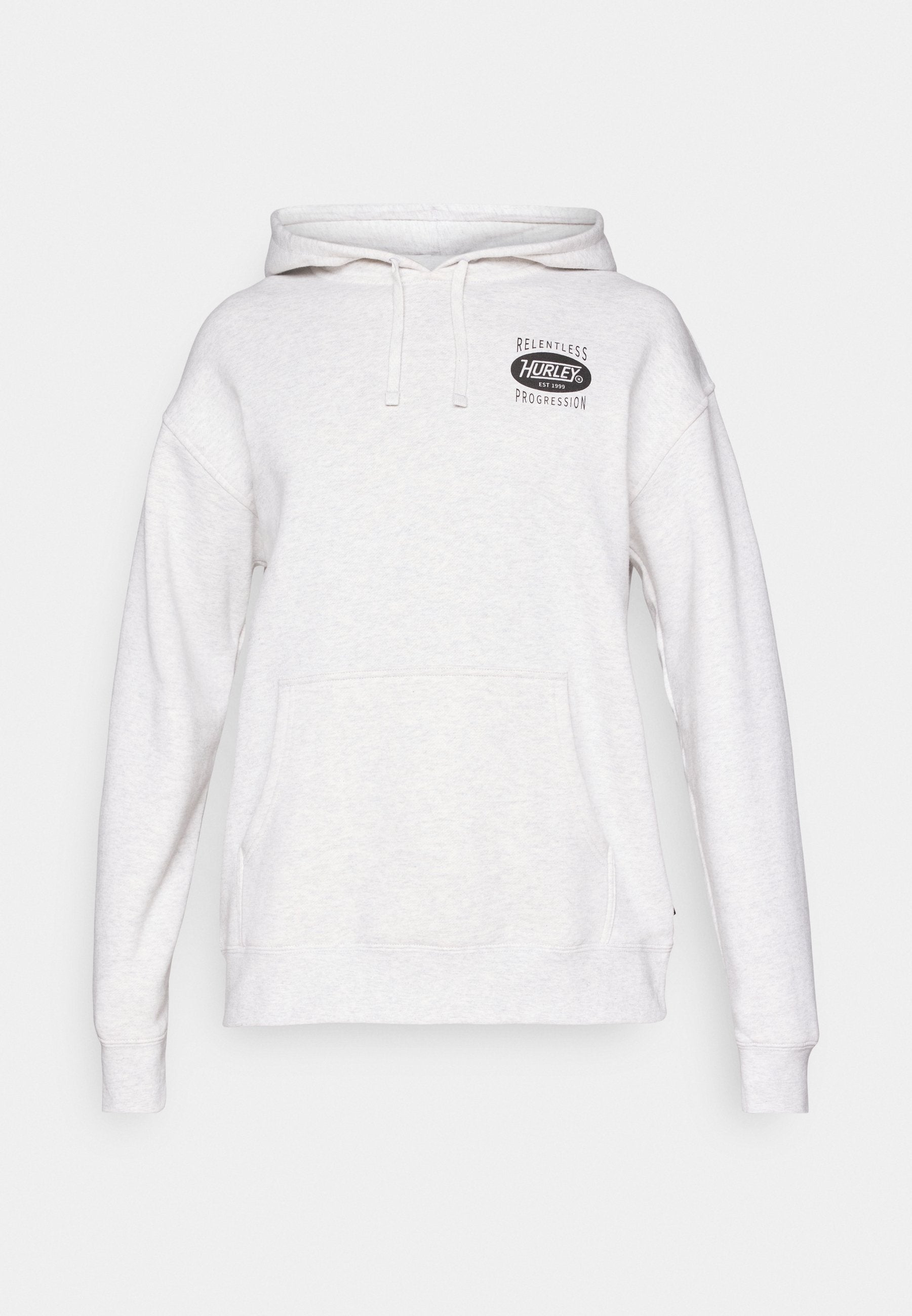 Hellgraue Kapuzenjacke aus weichem Material, mit einer vorderen Kängurutasche, einer Kapuze mit Zugband und einem schwarzen Grafiklogo auf der Brust.