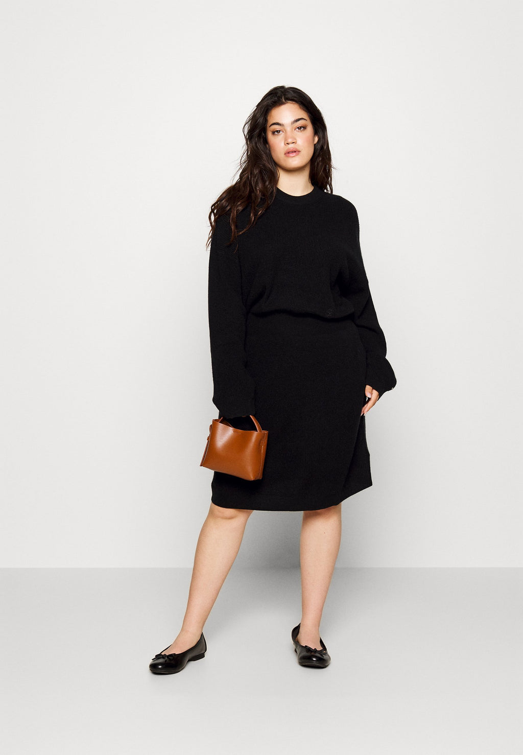 WAISTED DRESS Media 2