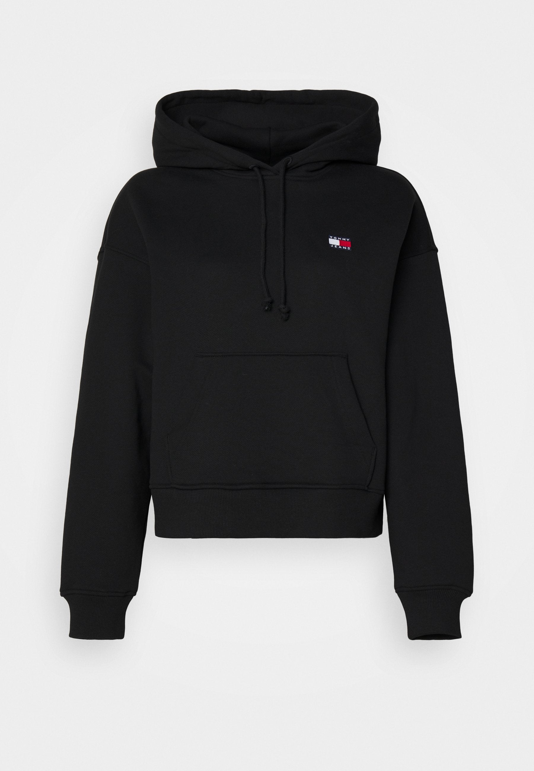 Schwarze, kurze Kapuzenjacke aus weichem Stoff mit einer Fronttasche. Verfügt über eine Kordelzugkapuze und einem kleinen Logo-Patch auf der oberen linken Seite.