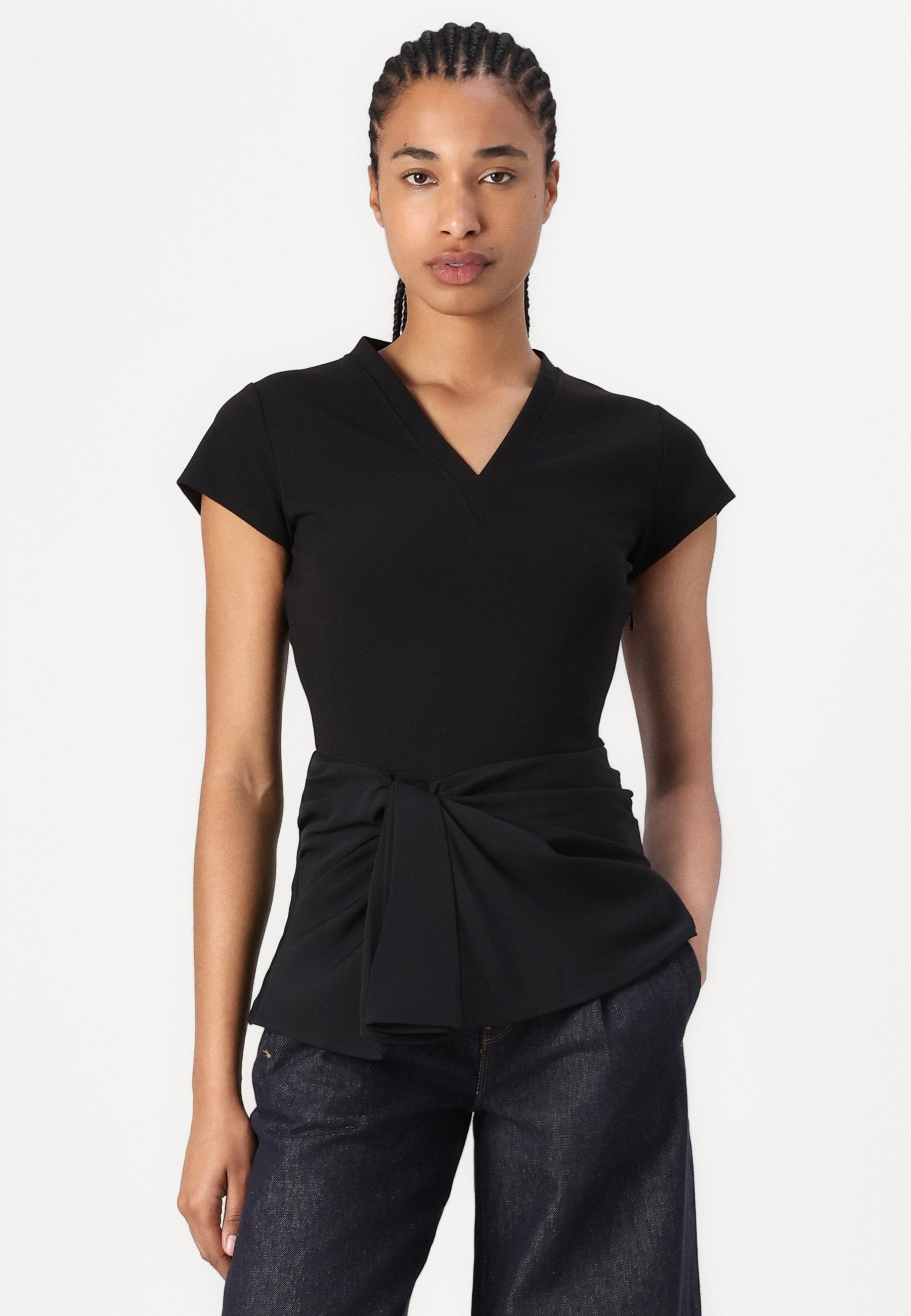V NECK Media 5