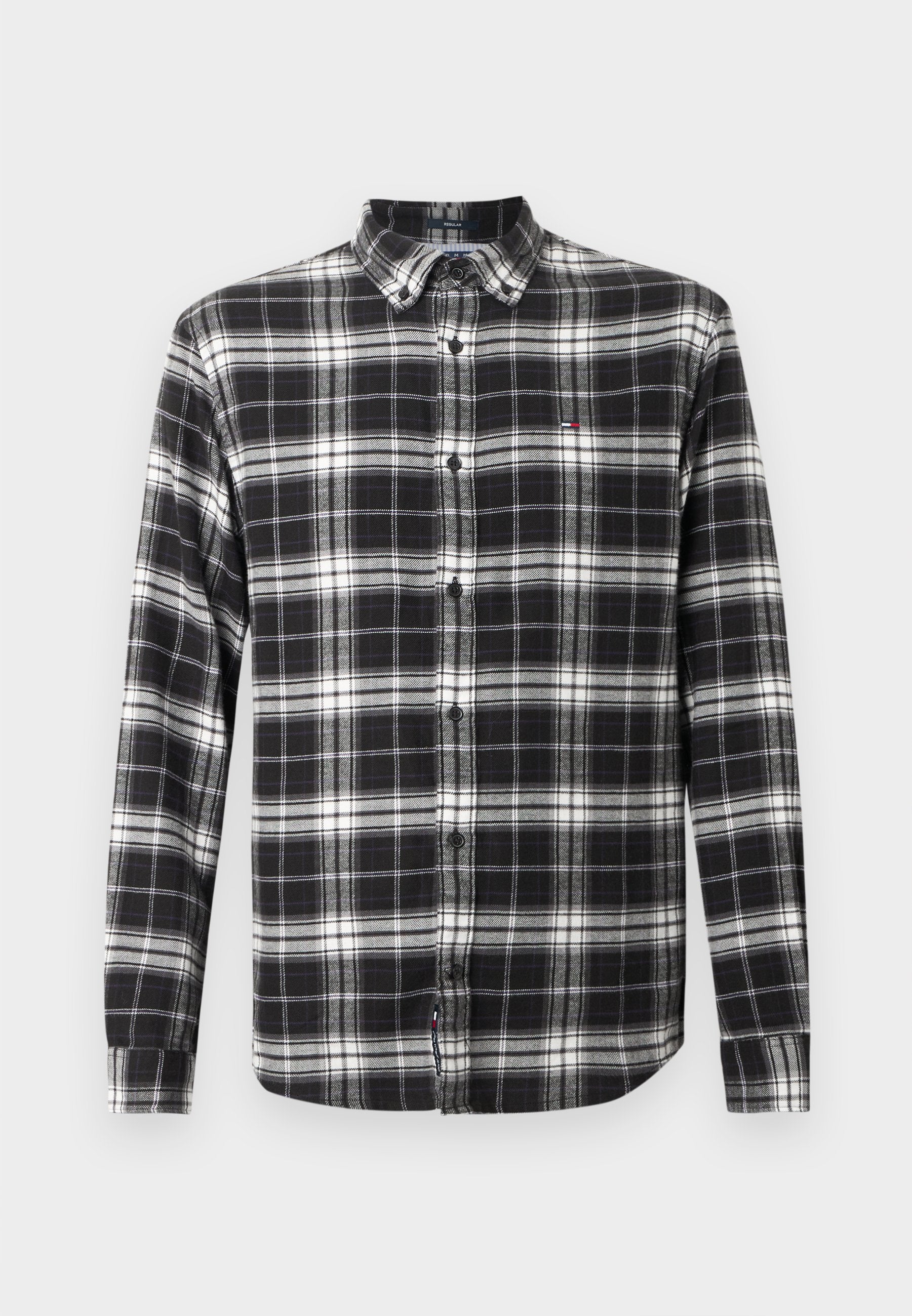 Schwarz-weißer Karomuster-Flanellhemd mit langen Ärmeln, Button-Down-Kragen, standardmäßiger Knopfvornverschluss und einem kleinen Logo auf der Brust.