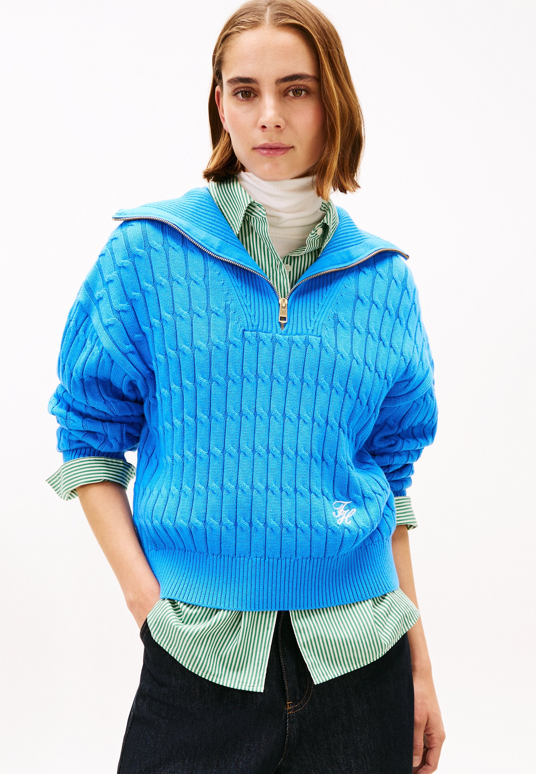 RELAXED CABLE KNIT HALF-ZIP JUMPER Media 3