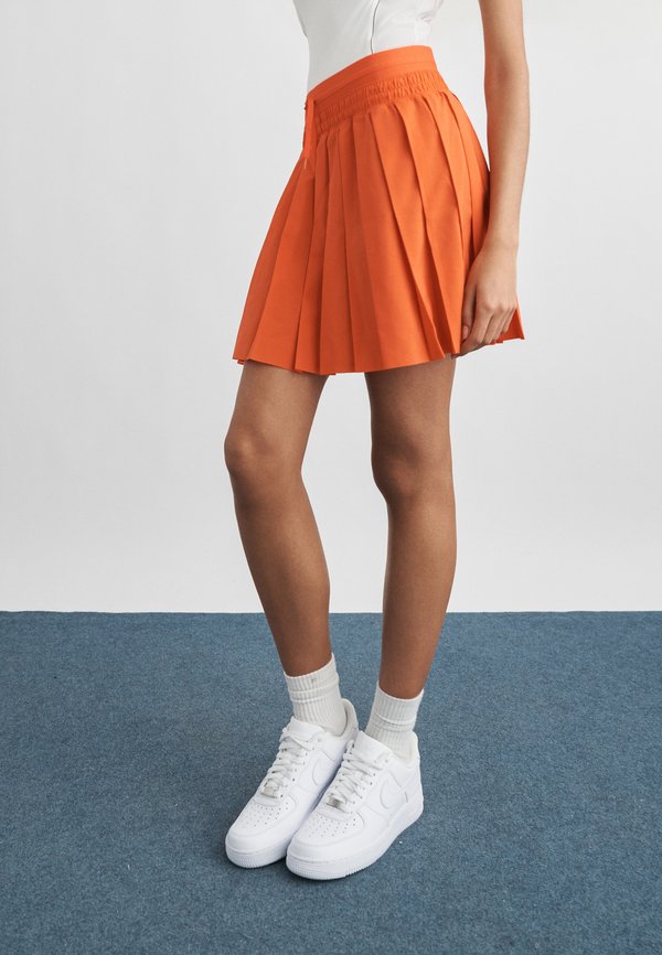 Nike Sportswear KNIFE PLEAT SKIRT - Mini skirt - red