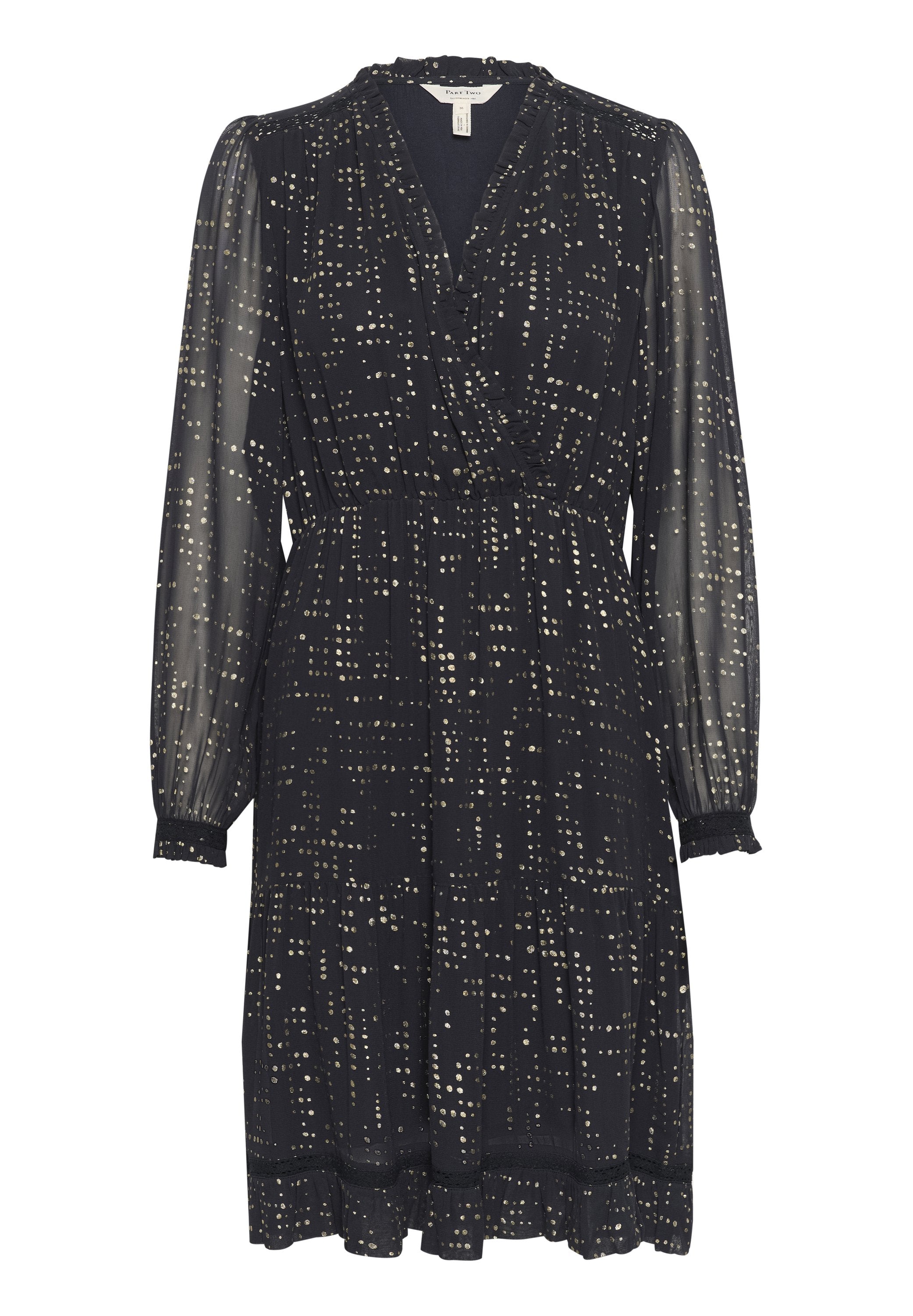 Schwarzes Wickelkleid mit langen transparenten Ärmeln, das ein goldenes Punktmuster, einen rüschierten Halsausschnitt und einen gestuften Rock mit einer Spitzenkante aufweist.
