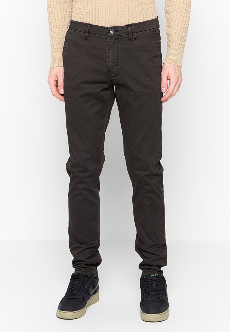 NO EXCESS Chino Media 1