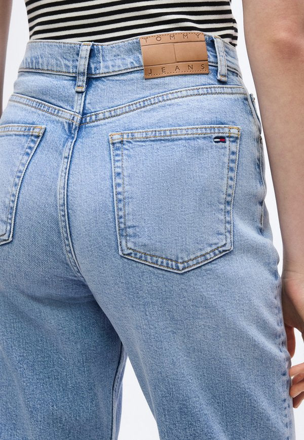 Tommy Jeans ULTRA HIGH RISE TAPERED LEG MOM JEANS