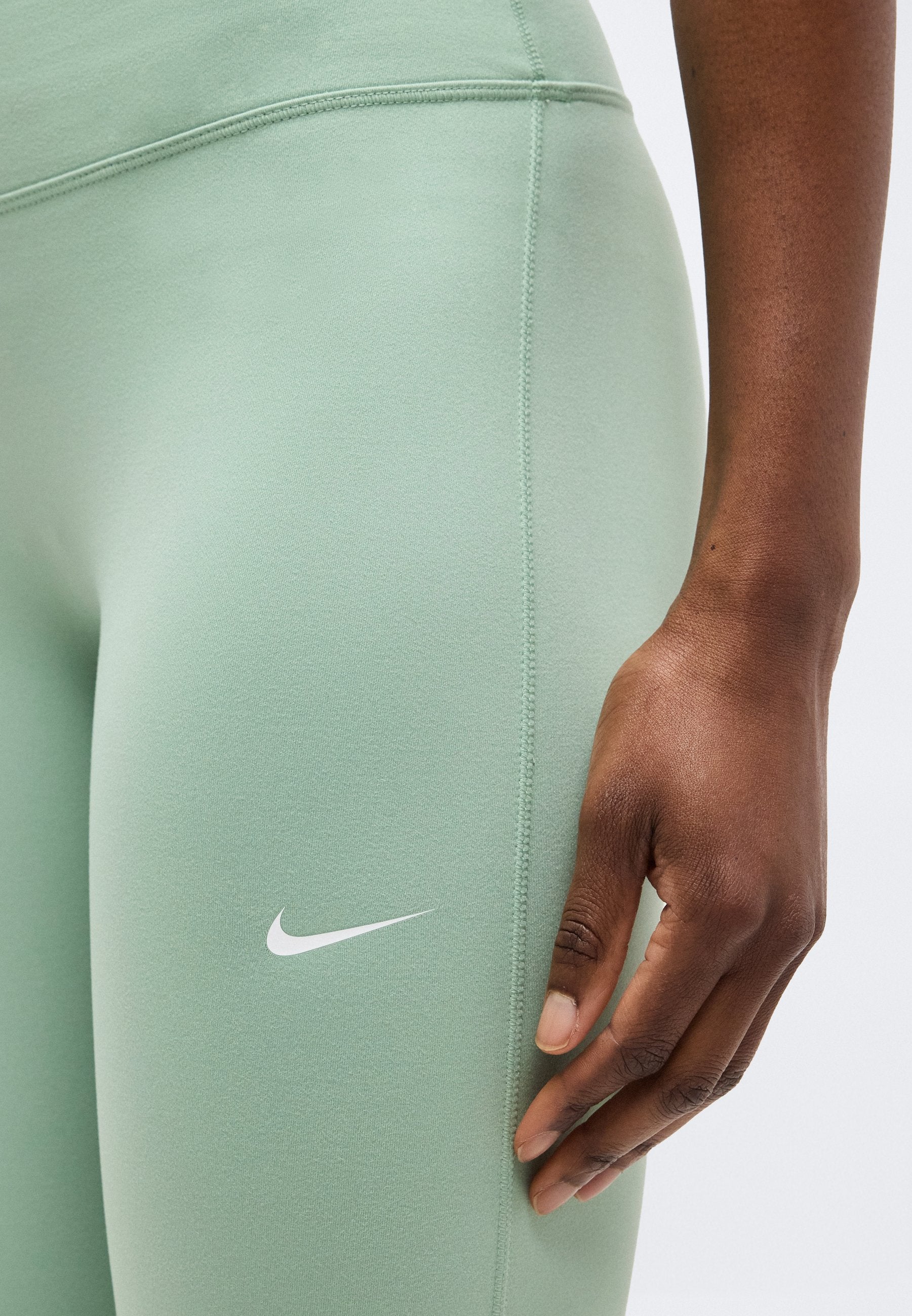 Nike Performance ONE