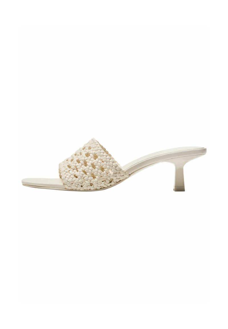 Bershka Pantolette flach Media 1