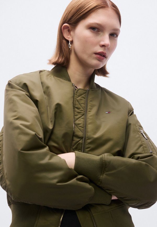 Tommy Jeans SLEEVE POCKET TWILL BOMBER JACKET