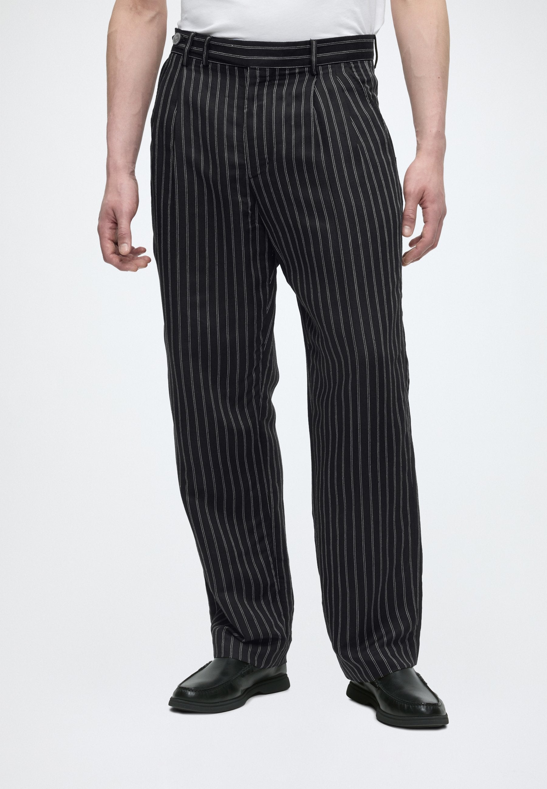 LINEN BLEND RELAXED TROUSERS Media 3