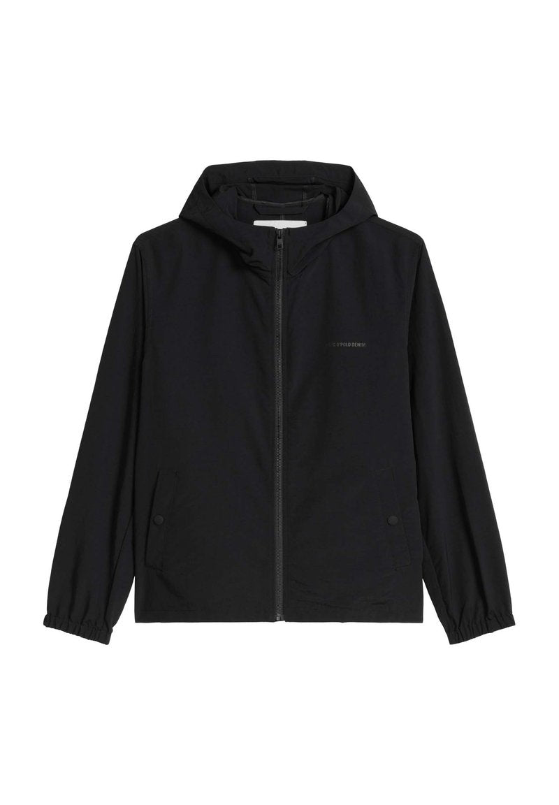 Schwarze Kapuzenjacke mit Frontreißverschluss, elastischen Bündchen und zwei aufgesetzten Fronttaschen mit Druckknöpfen.