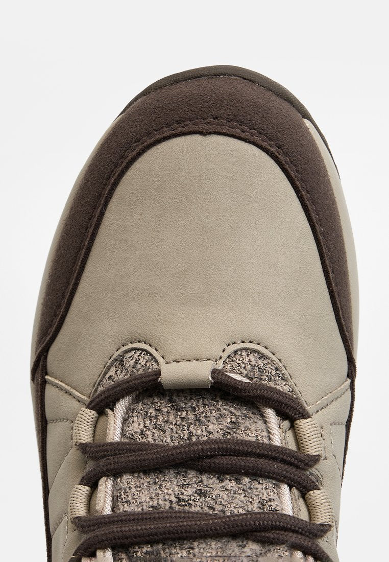HI-TEC RIVA MID